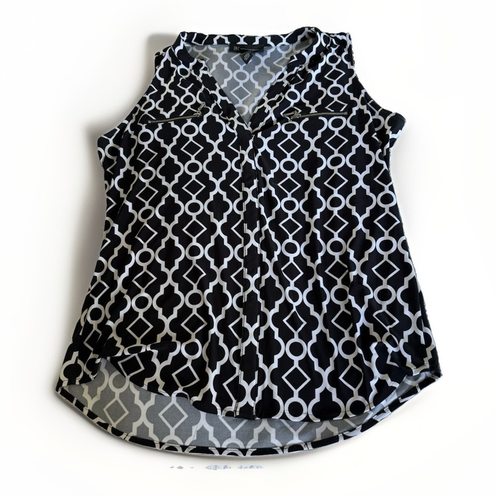 NWOT INC Women's Size Large L Black White Geometric VNeck Sleeveless Blouse Top